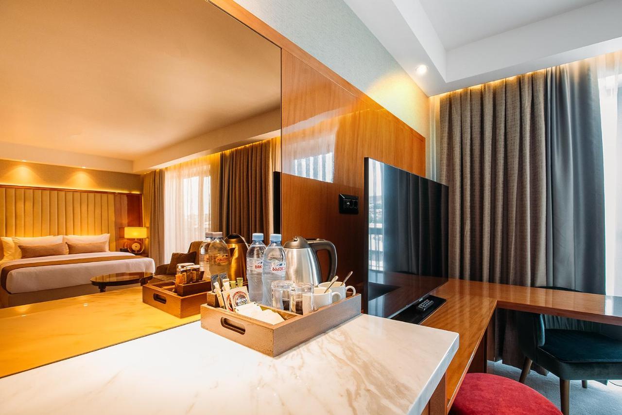 Marjan Plaza Hotel ティビリシ エクステリア 写真