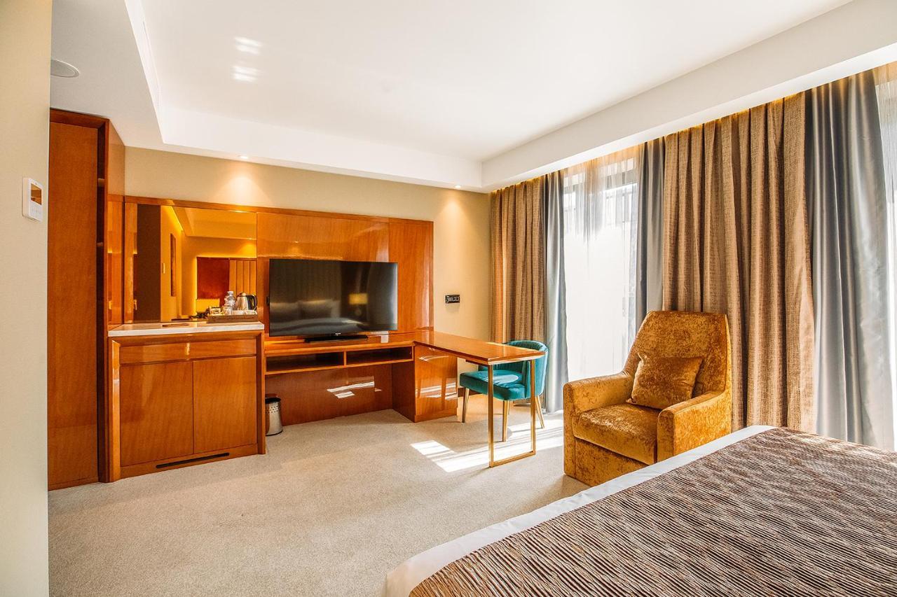 Marjan Plaza Hotel ティビリシ エクステリア 写真