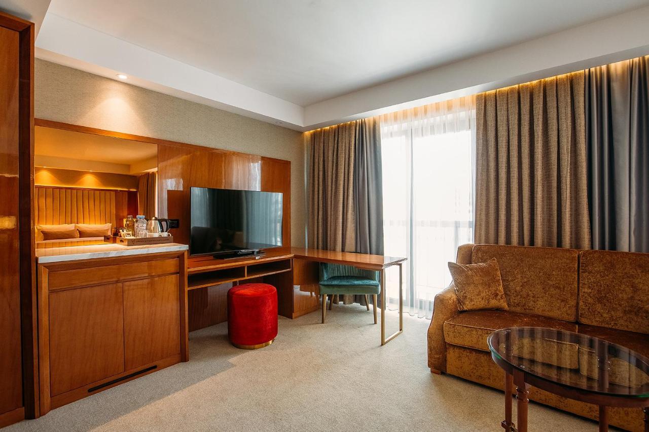 Marjan Plaza Hotel ティビリシ エクステリア 写真