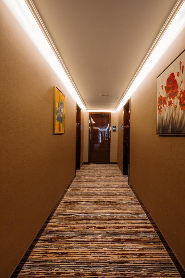Marjan Plaza Hotel ティビリシ エクステリア 写真