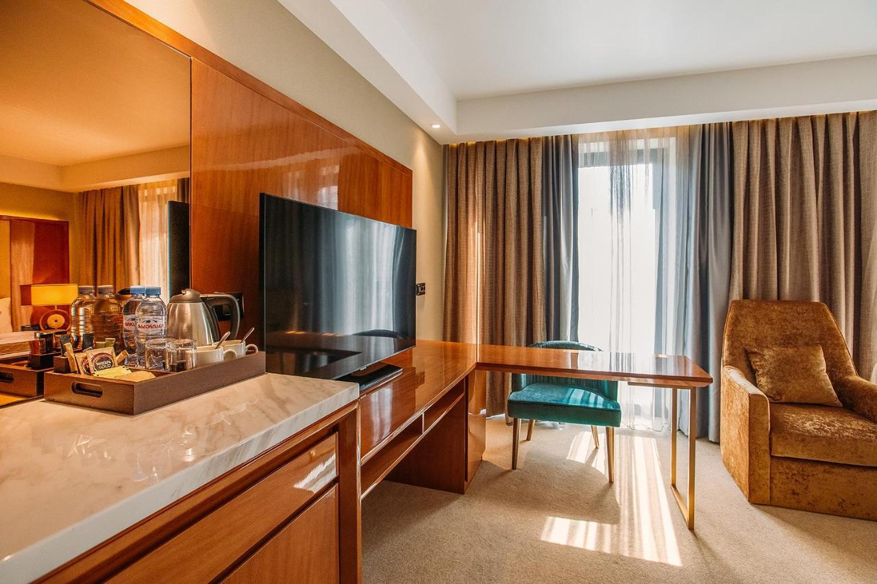 Marjan Plaza Hotel ティビリシ エクステリア 写真